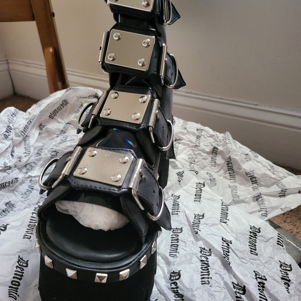 Demonia platform sandal